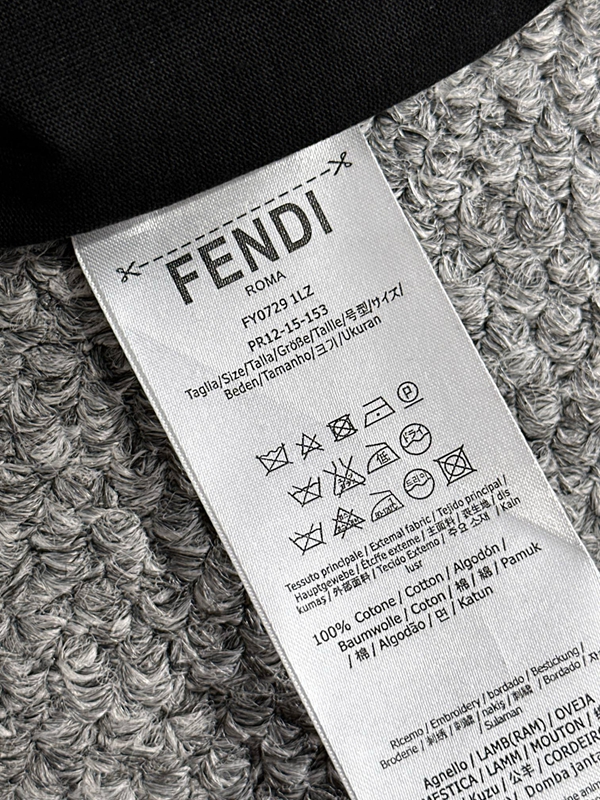 ブランドTシャツ着用イメージ